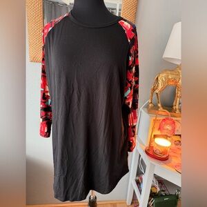 NWT!! ❤️🖤 LuLaRoe Black and Red Long Sleeve Top